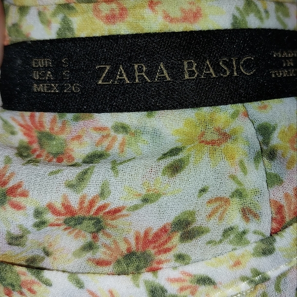 Zara Yellow halter style flowing top with yellow Floral Pattern size s - Picture 5 of 5